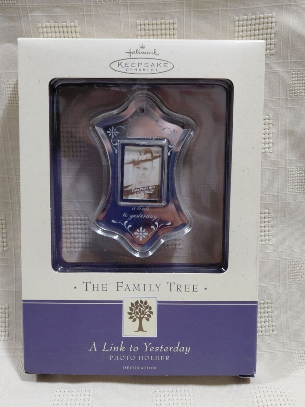 Hallmark Keepsake Family Tree Glass & Metal Photo Holder Ornament 2002 NIB